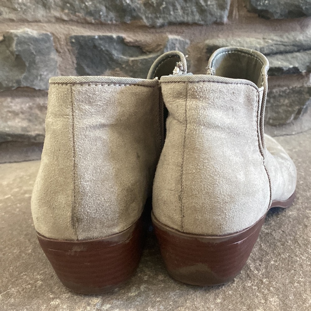 Boots - Picture 4 of 4